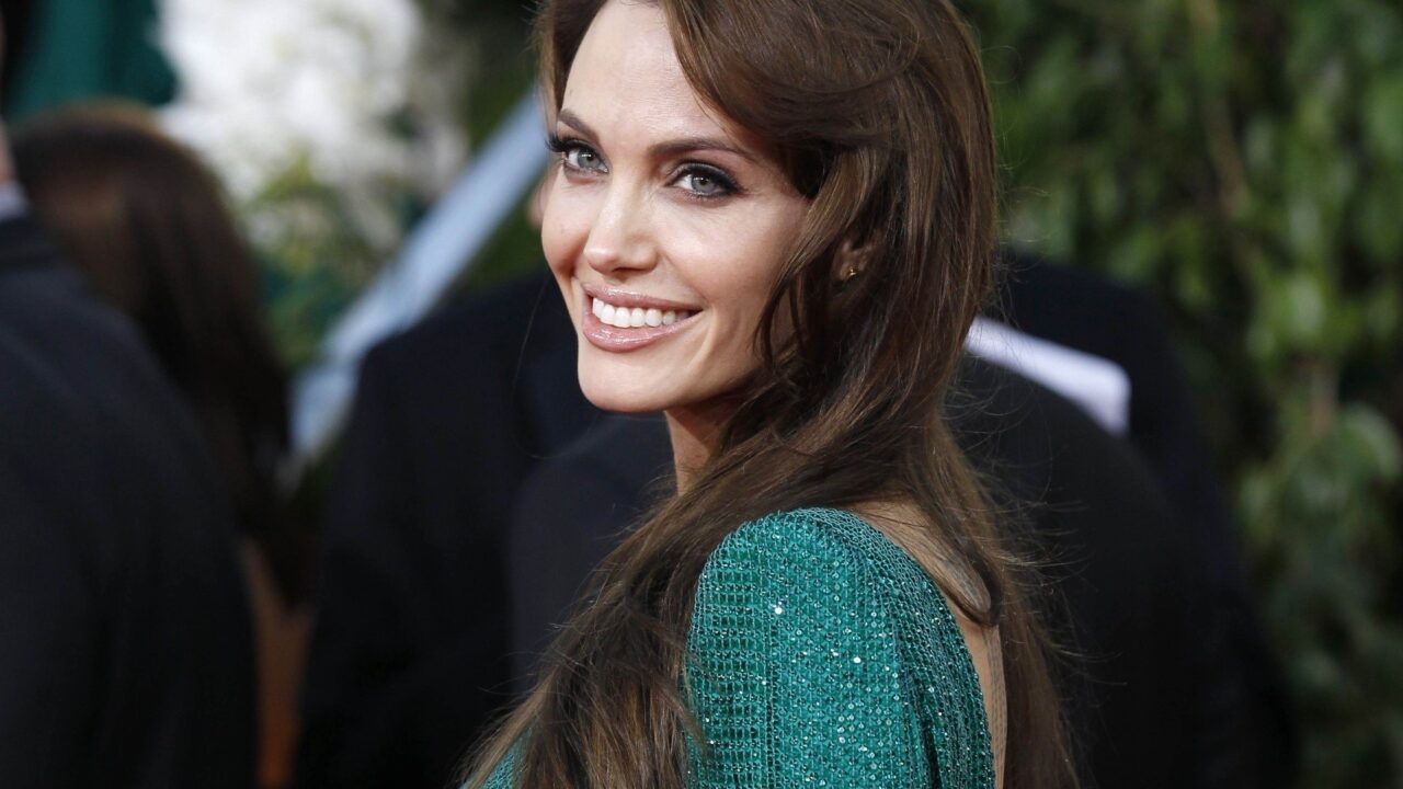 Angelina Jolie 06