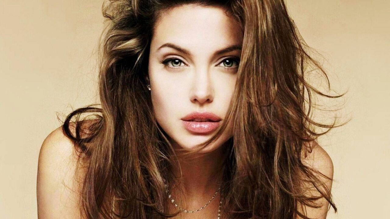 Angelina Jolie 10
