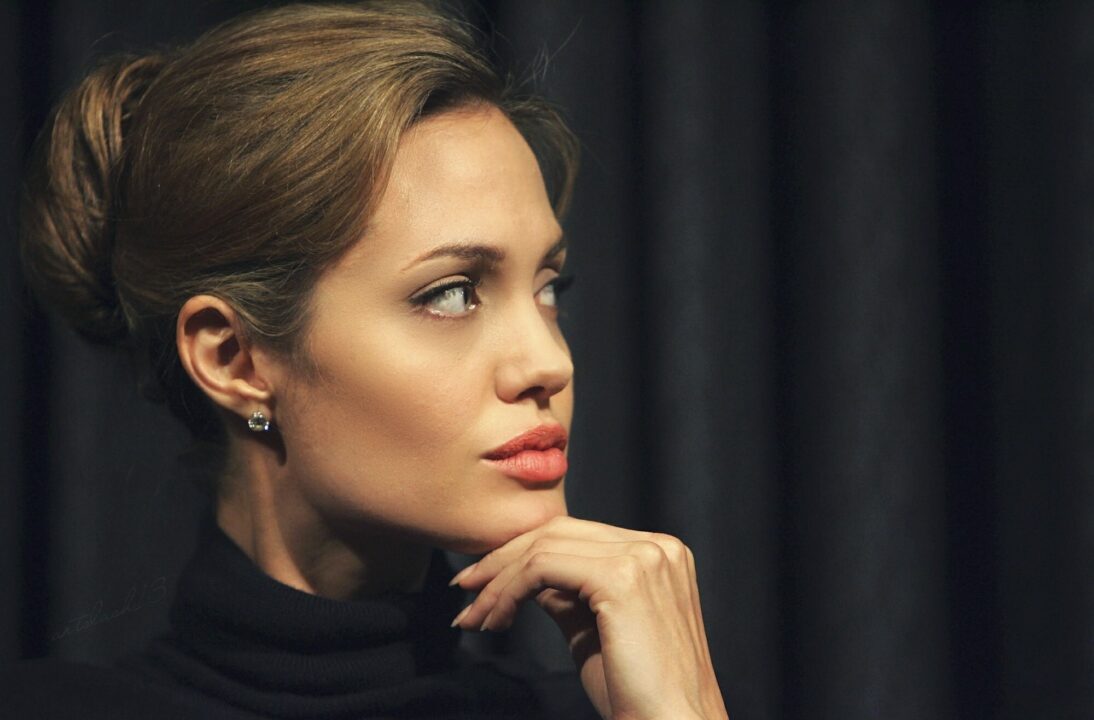 Angelina Jolie 17
