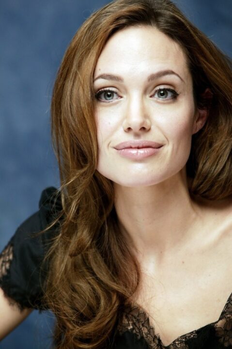 Angelina Jolie 30