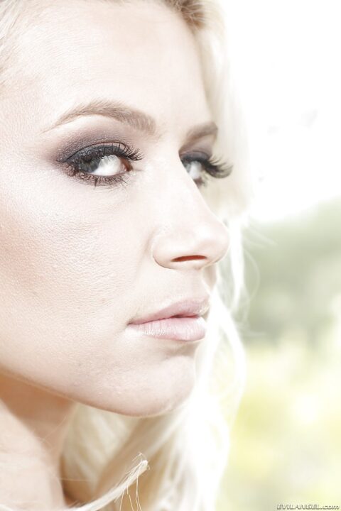 Anikka Albrite 05