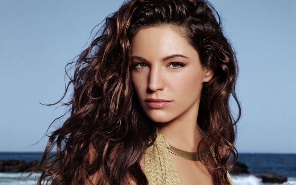 Kelly Brook 32