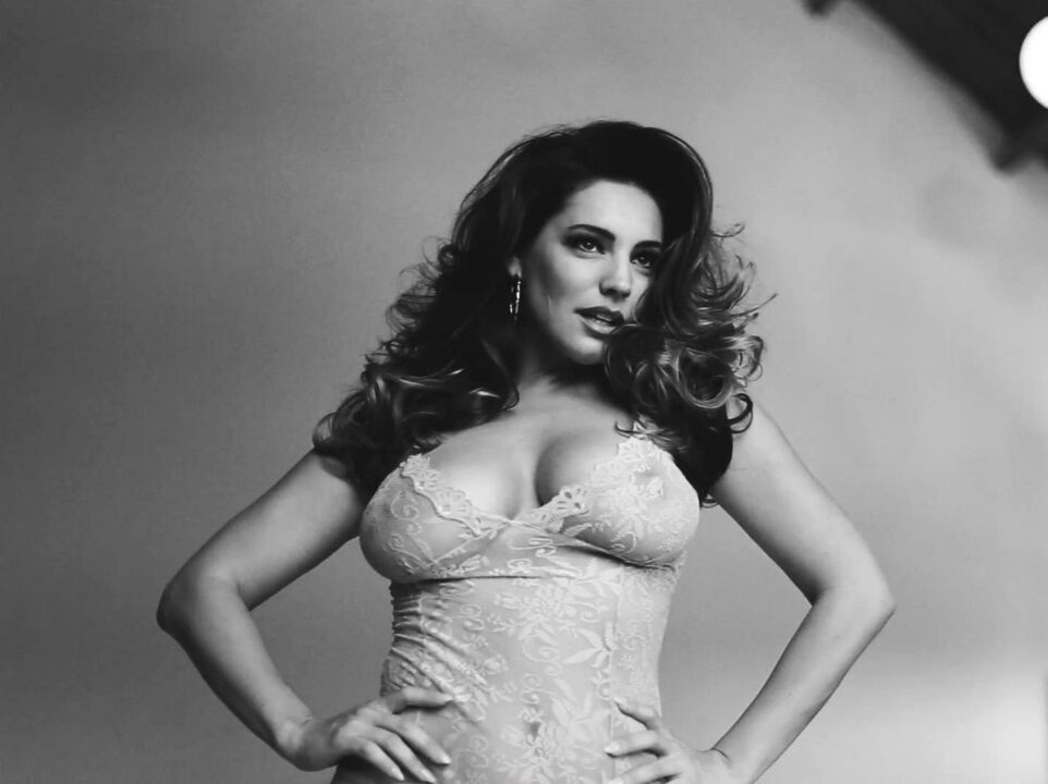 Kelly Brook 75