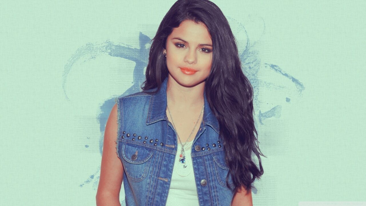 Selena Gomez 27
