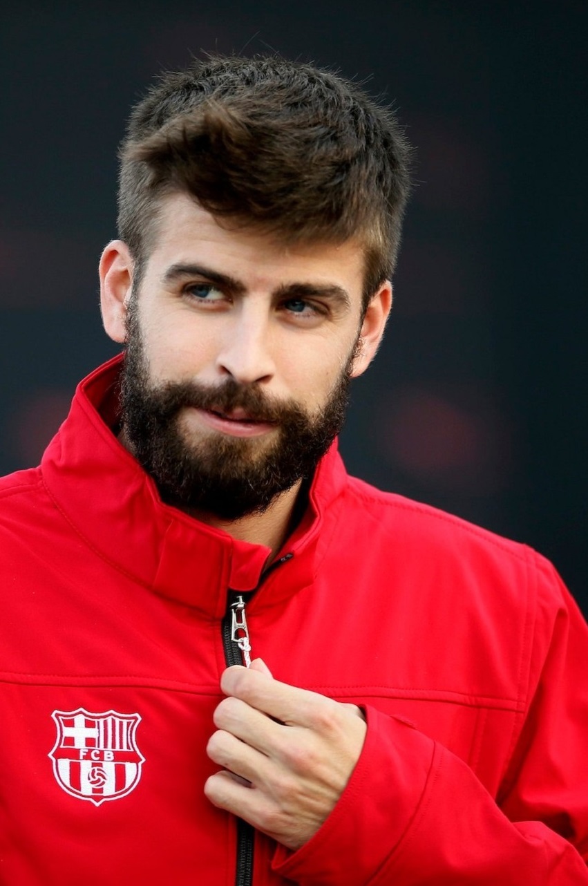 Gerard Pique Biographies Galleries Wallpapers Photos And Pictures