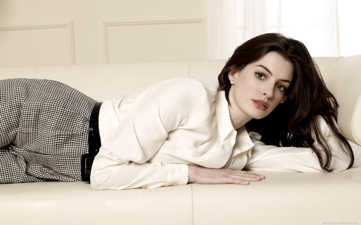 Anne Hathaway 07