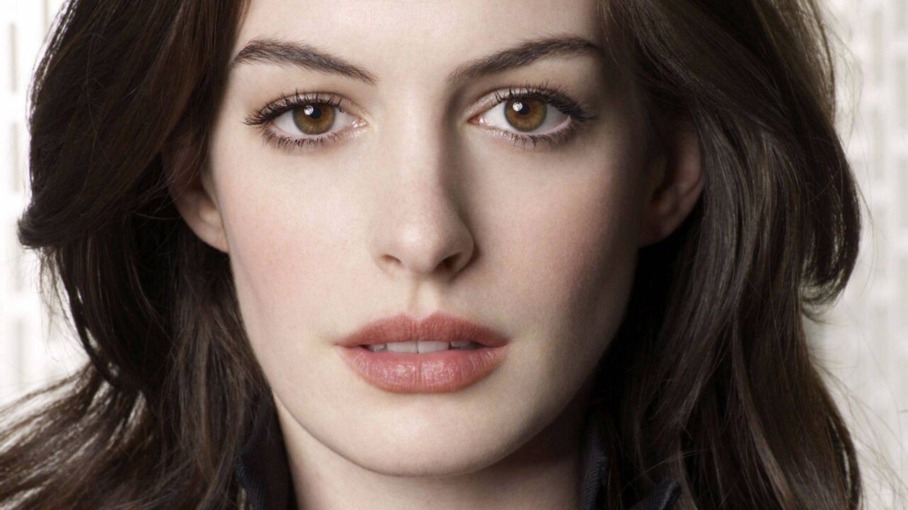 Anne Hathaway 22