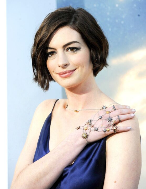 Anne Hathaway 28