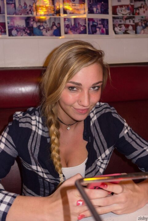Kendra Sunderland 03